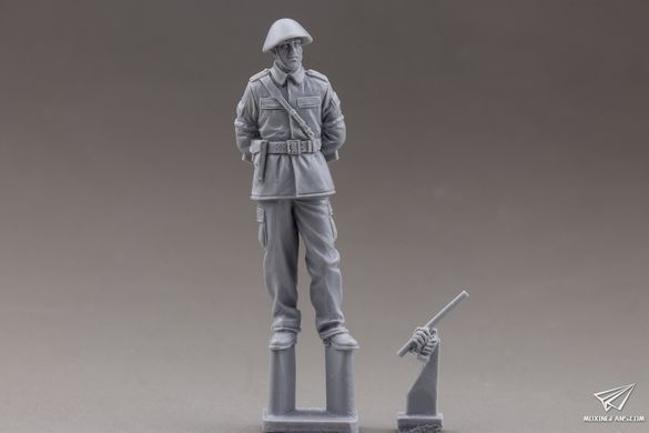 Збірна модель 1/35 Т-72M1 основний бойовий танк, з повним інтер'єром, Amusing Hobby 35A038