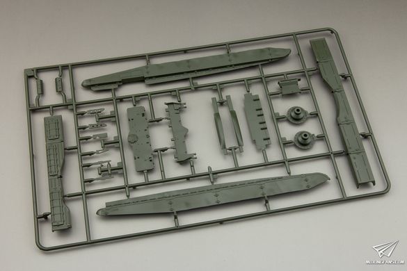 Збірна модель 1/35 Т-72M1 основний бойовий танк, з повним інтер'єром, Amusing Hobby 35A038
