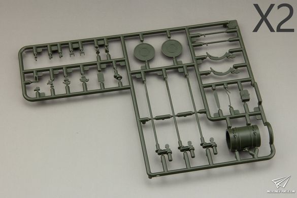 Збірна модель 1/35 Т-72M1 основний бойовий танк, з повним інтер'єром, Amusing Hobby 35A038