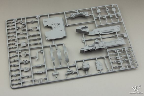 Збірна модель 1/35 Т-72M1 основний бойовий танк, з повним інтер'єром, Amusing Hobby 35A038