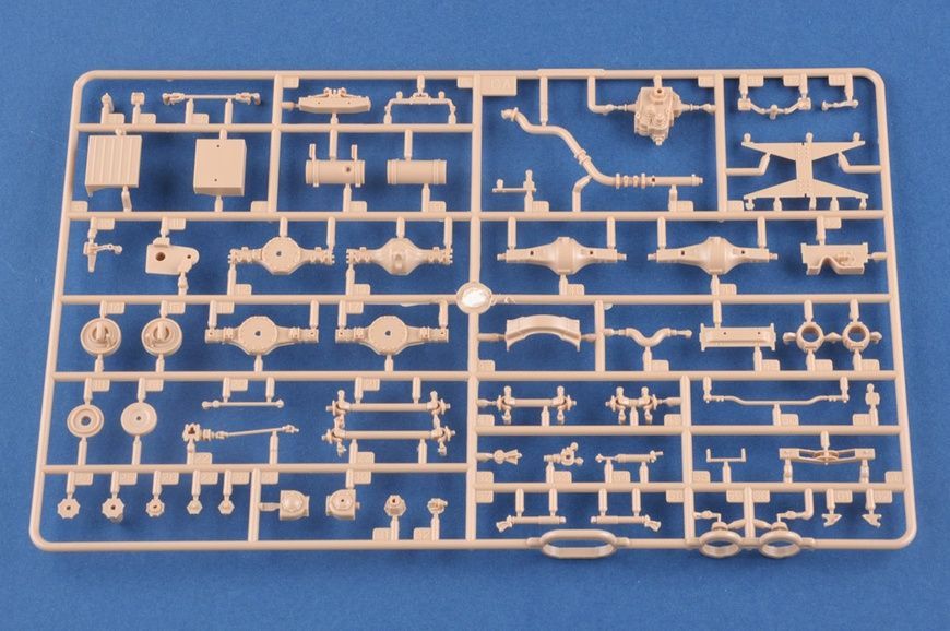 Збірна модель 1/35 КрАЗ-6322 &laquo;Солдат&raquo; бортовий вантажний автомобіль, Hobby Boss 85512