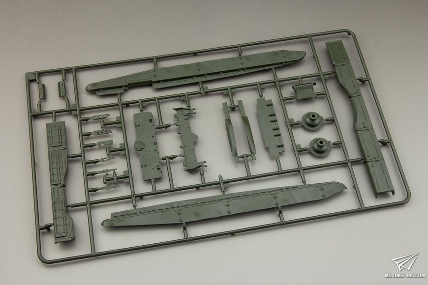 Збірна модель 1/35 Т-72M1 основний бойовий танк, з повним інтер'єром, Amusing Hobby 35A038