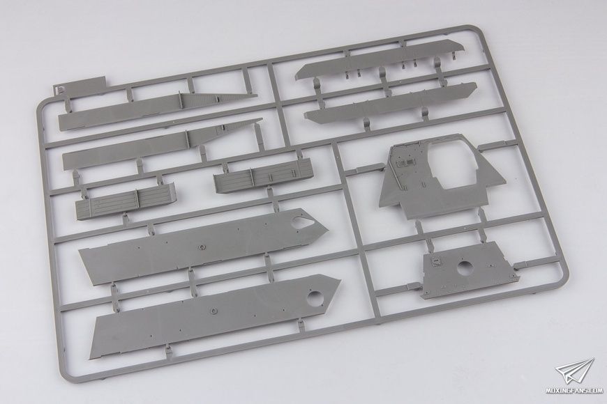 Збірна модель 1/35 Jagdpanzer 38(t) Hetzer ранніх випусків з інтер'єром, Takom 2170