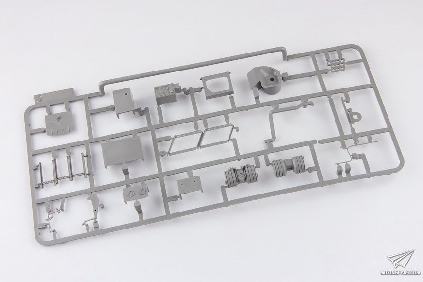 Збірна модель 1/35 Jagdpanzer 38(t) Hetzer ранніх випусків з інтер'єром, Takom 2170